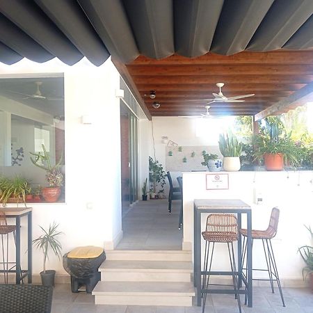 Hostal Casa Emilio Almeria Bagian luar foto