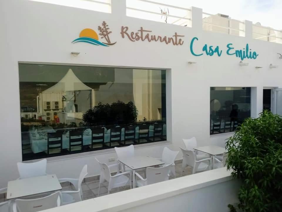 Hostal Casa Emilio Almeria Bagian luar foto