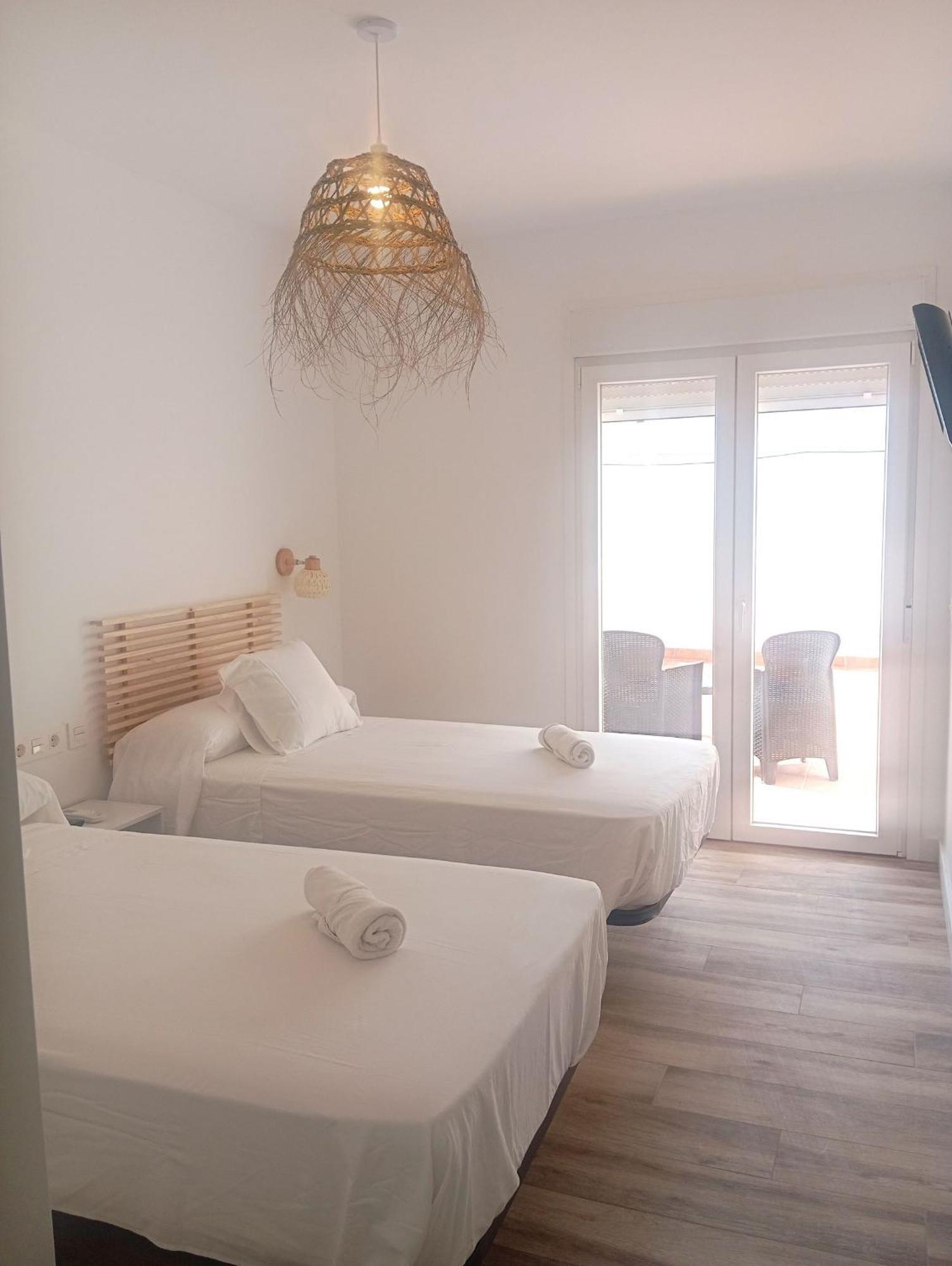 Hostal Casa Emilio Almeria Bagian luar foto