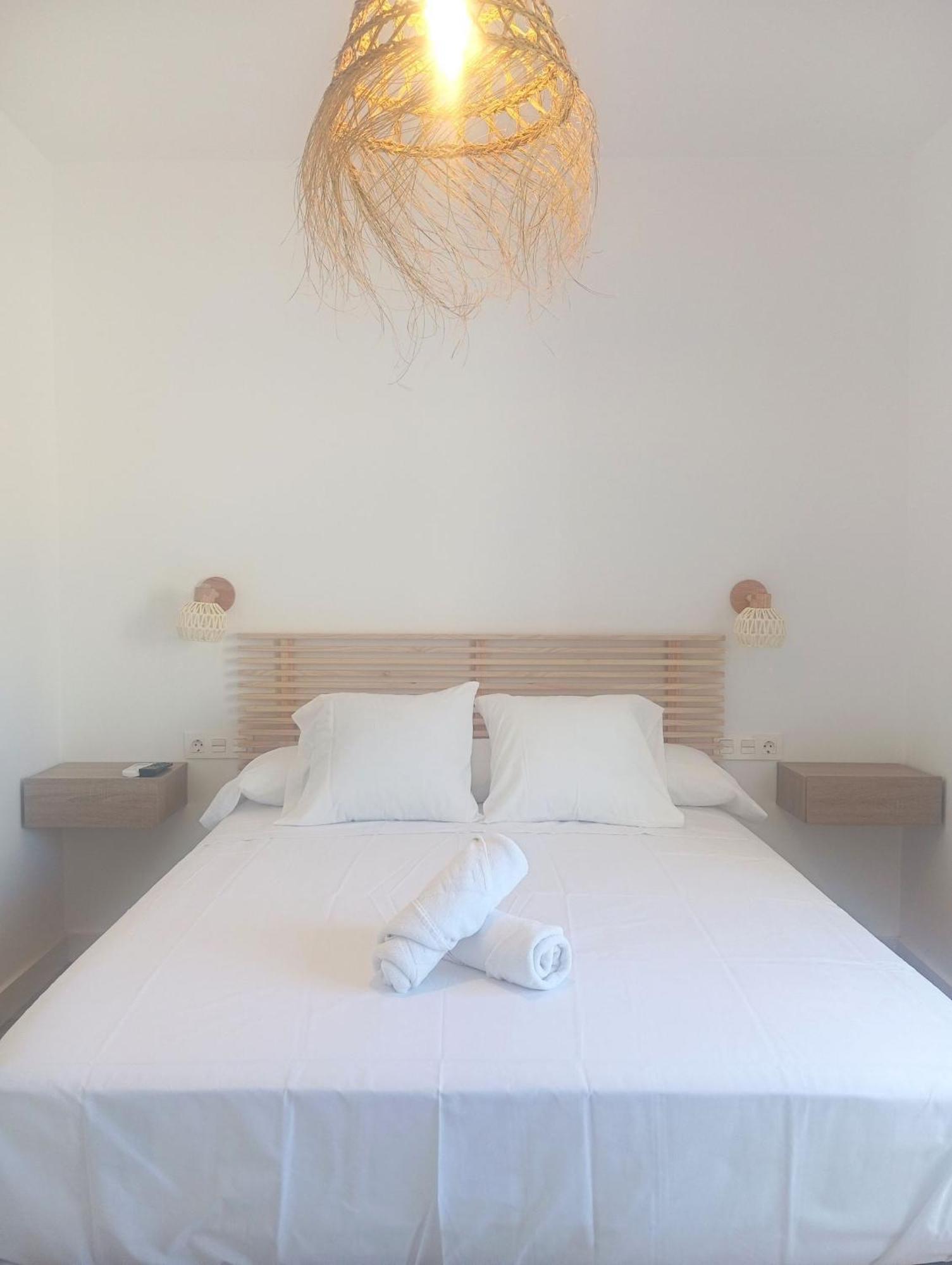 Hostal Casa Emilio Almeria Bagian luar foto