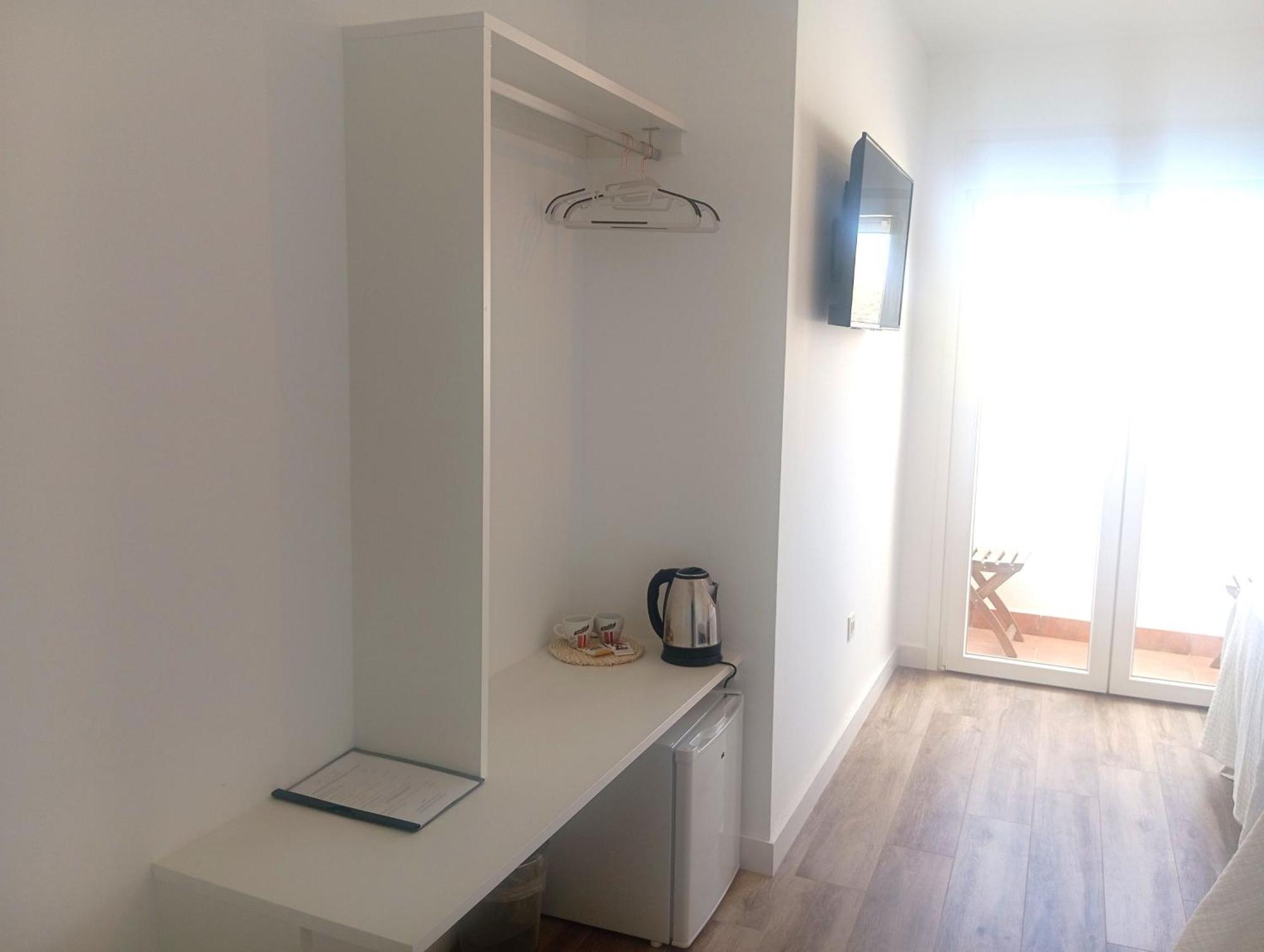 Hostal Casa Emilio Almeria Bagian luar foto