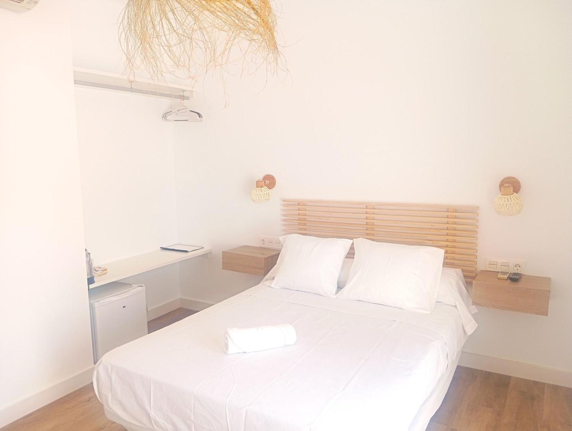 Hostal Casa Emilio Almeria Bagian luar foto