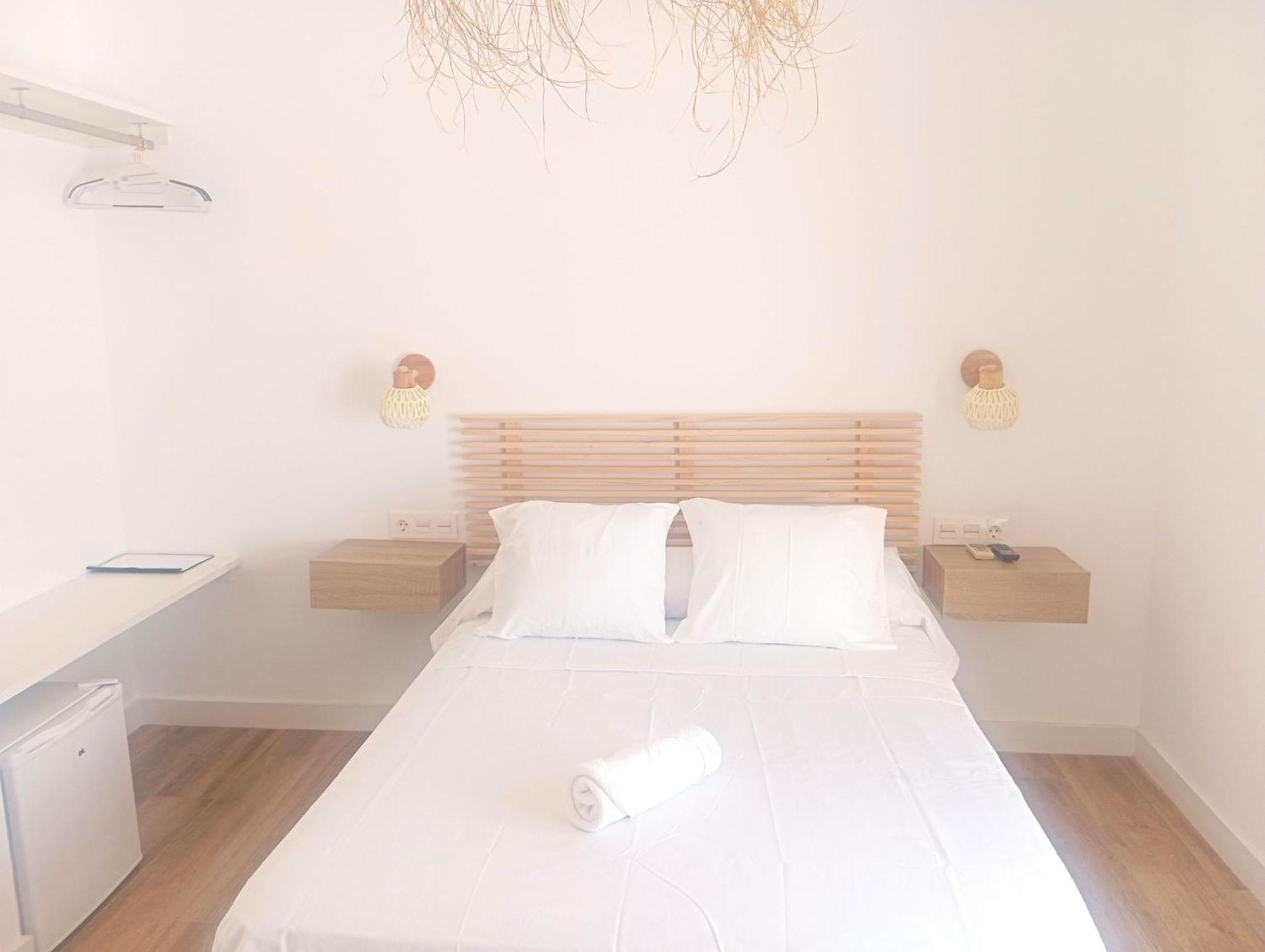 Hostal Casa Emilio Almeria Bagian luar foto