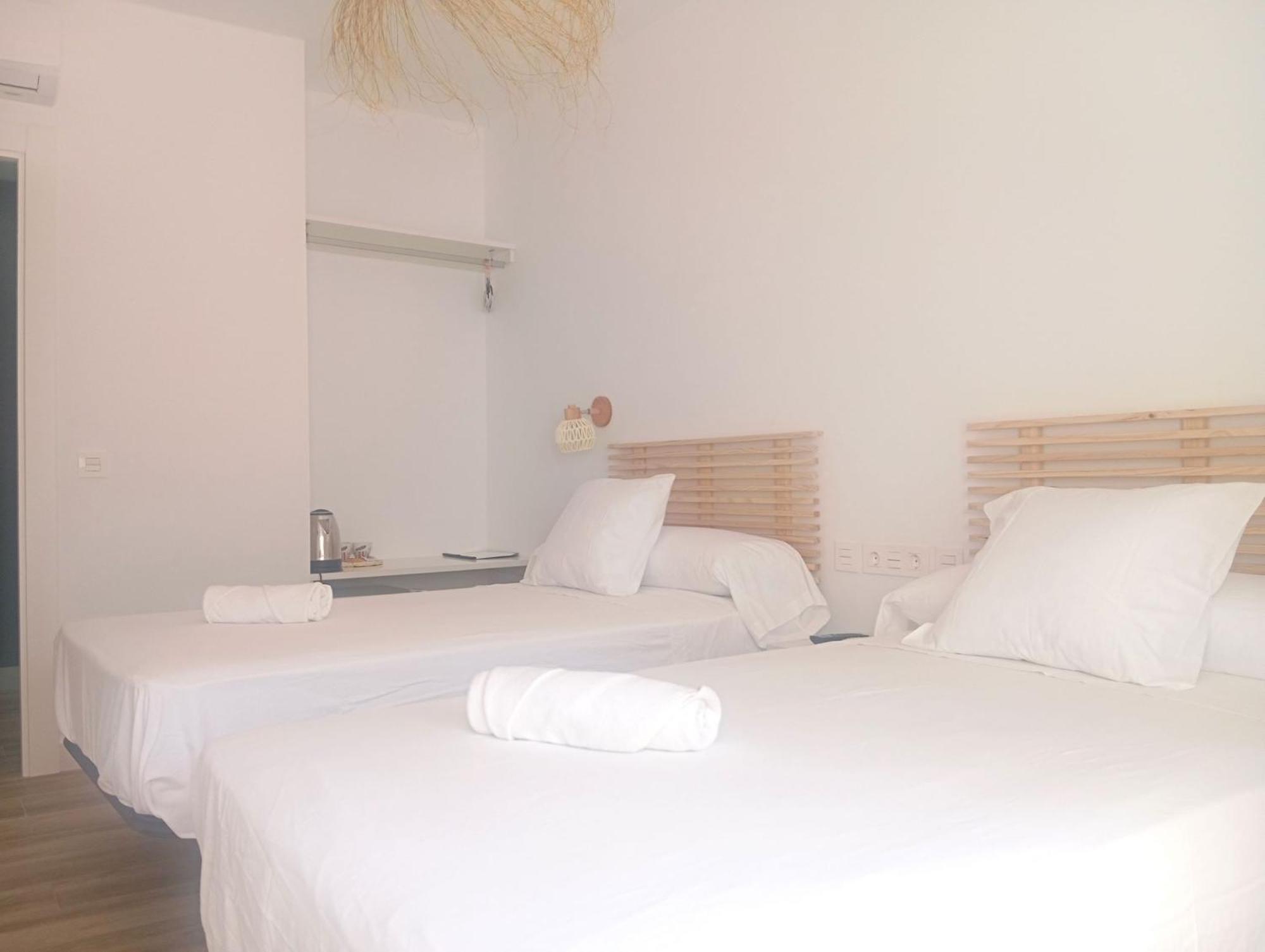 Hostal Casa Emilio Almeria Bagian luar foto