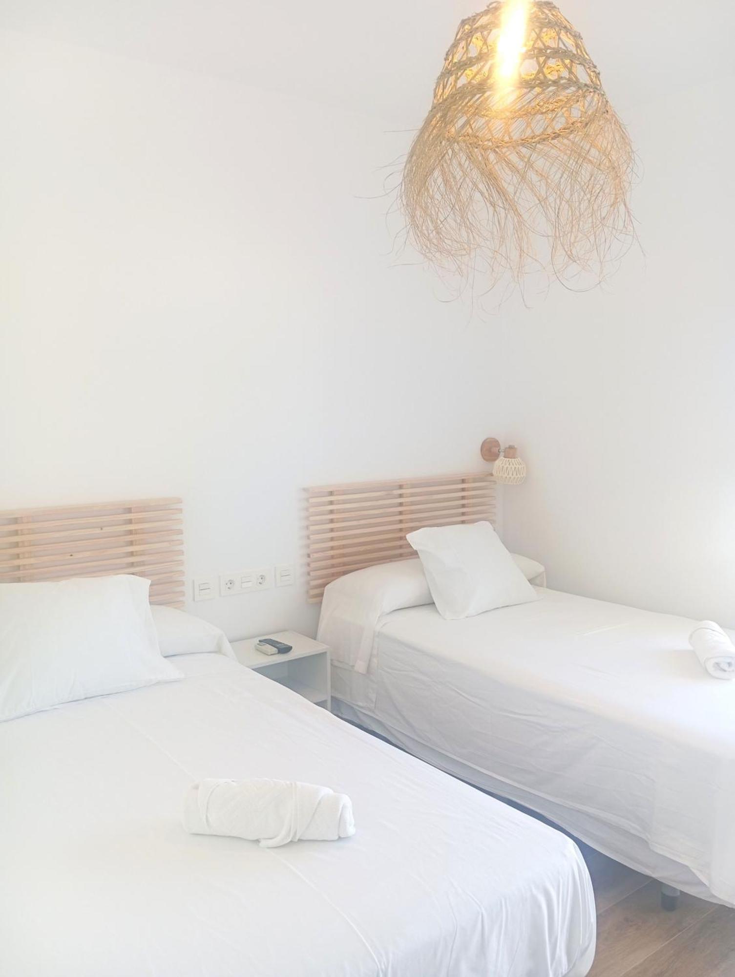 Hostal Casa Emilio Almeria Bagian luar foto