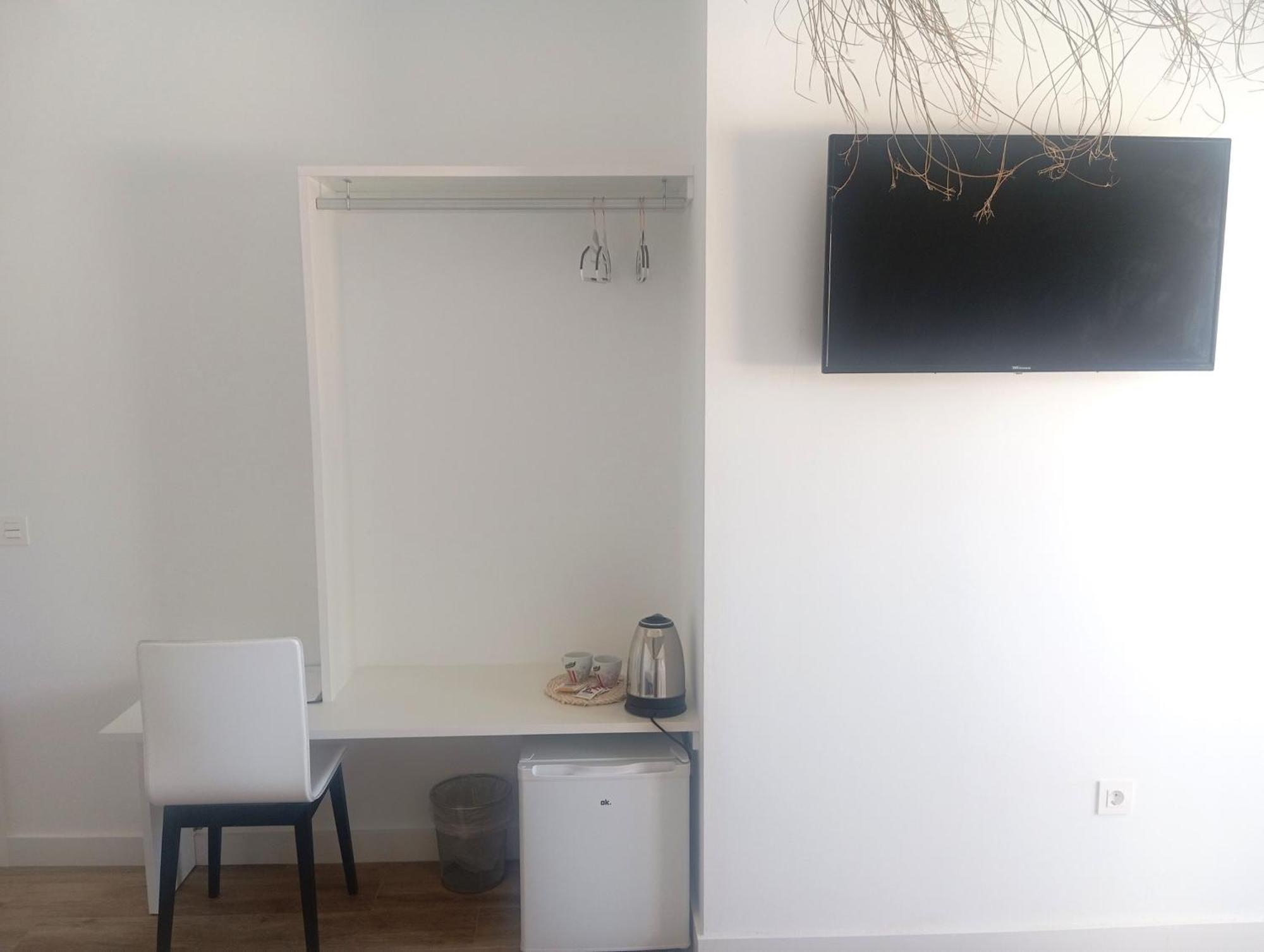 Hostal Casa Emilio Almeria Bagian luar foto