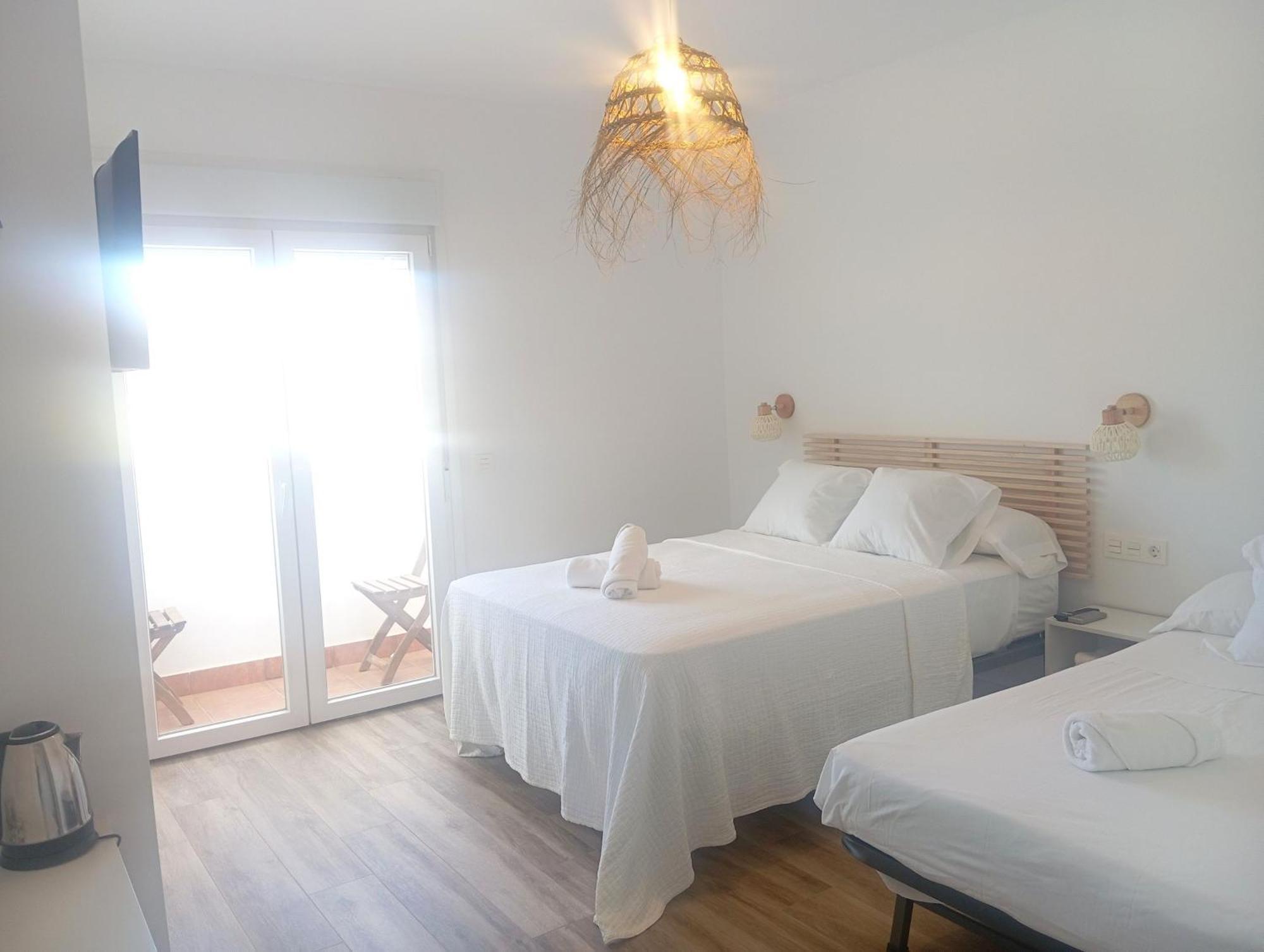Hostal Casa Emilio Almeria Bagian luar foto