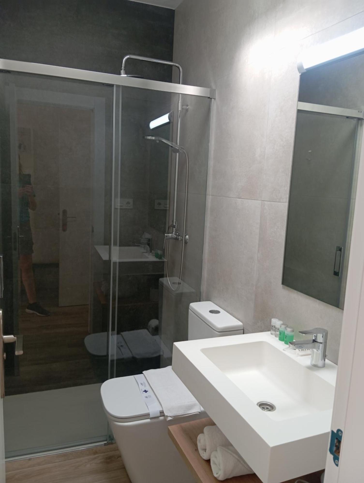 Hostal Casa Emilio Almeria Bagian luar foto