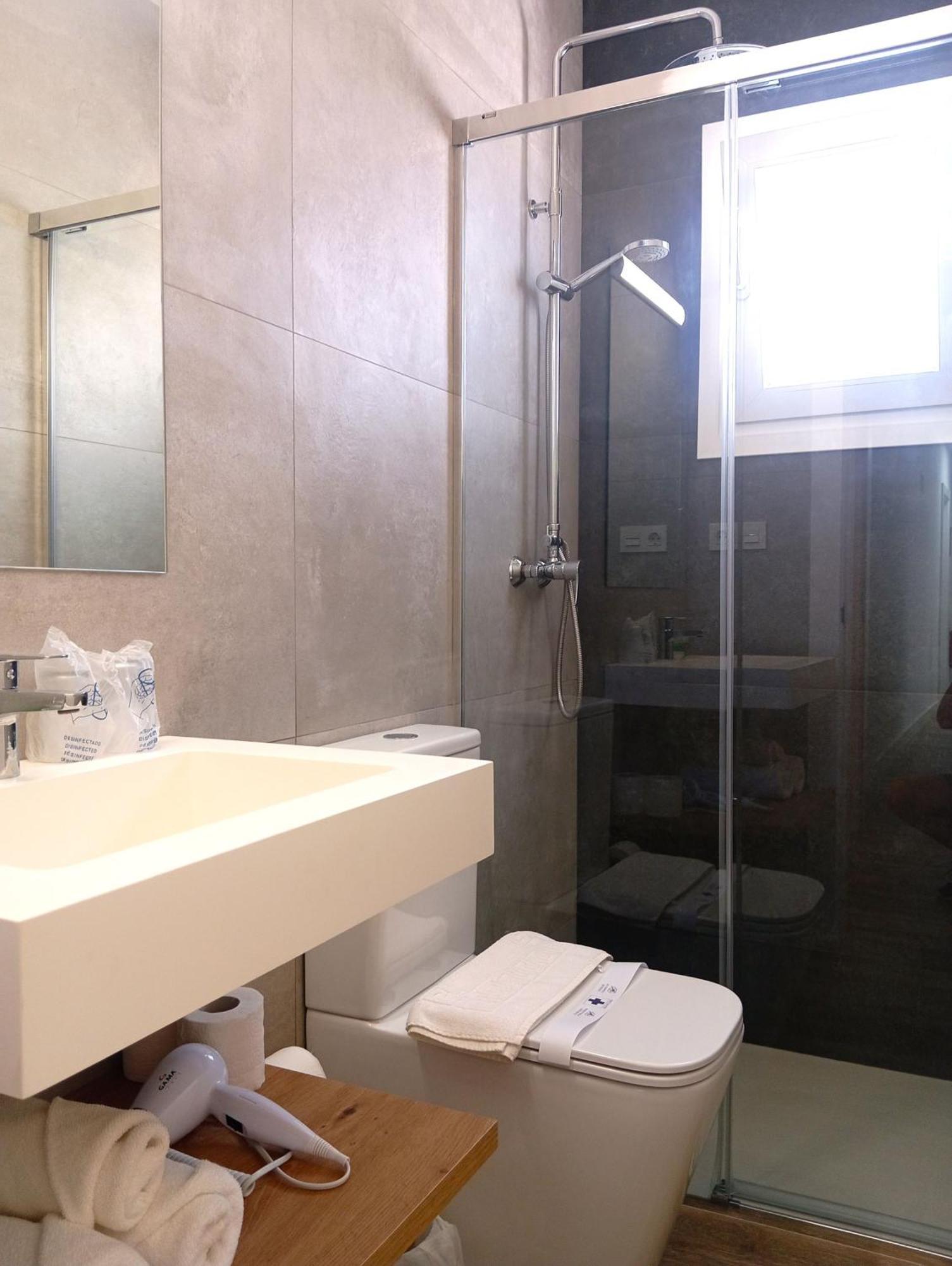 Hostal Casa Emilio Almeria Bagian luar foto