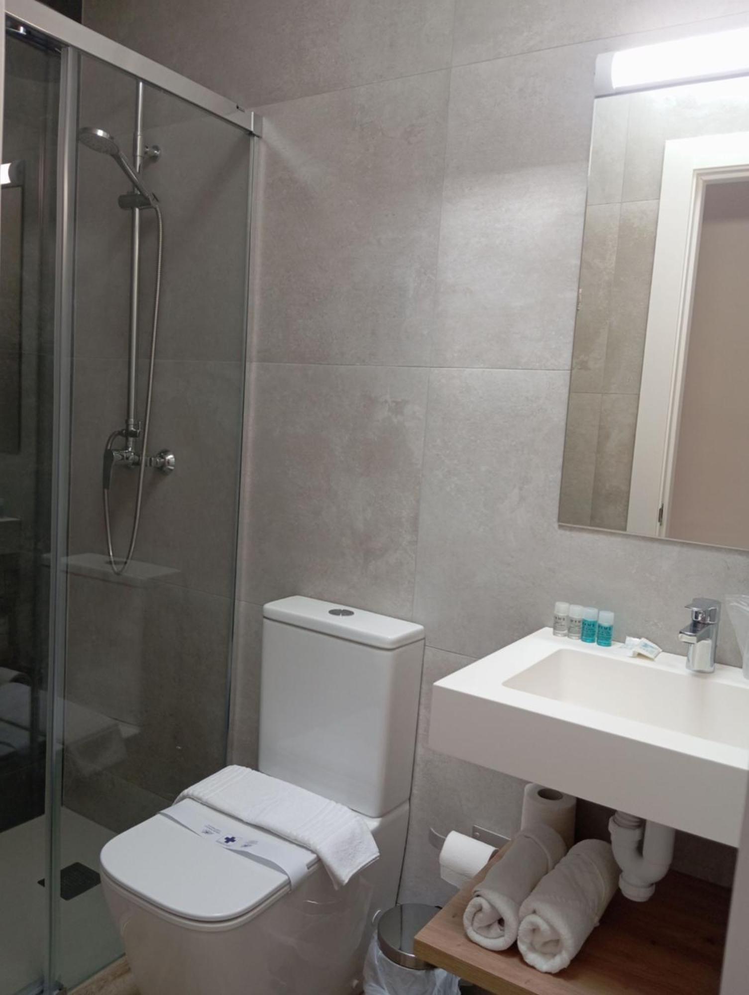Hostal Casa Emilio Almeria Bagian luar foto