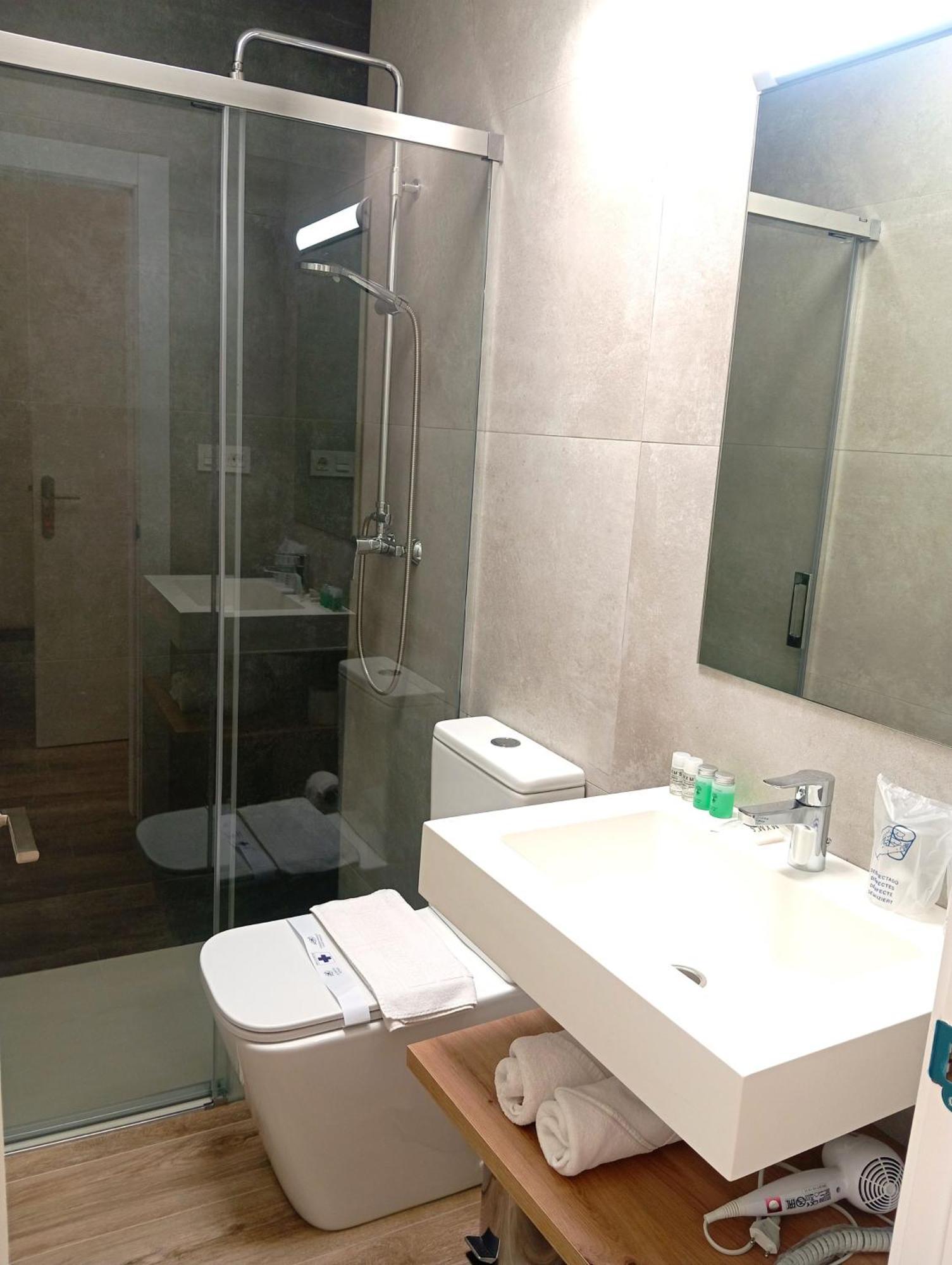 Hostal Casa Emilio Almeria Bagian luar foto