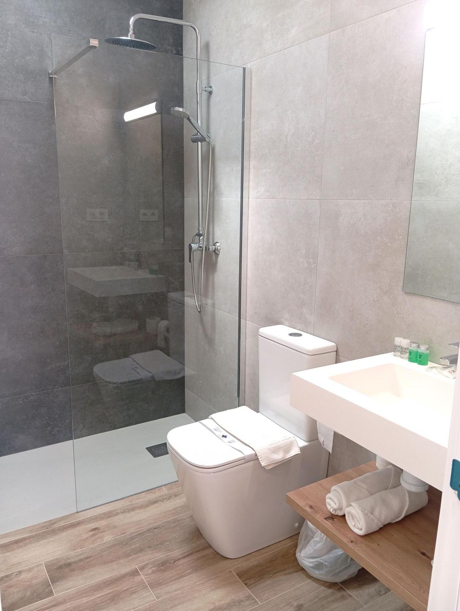 Hostal Casa Emilio Almeria Bagian luar foto