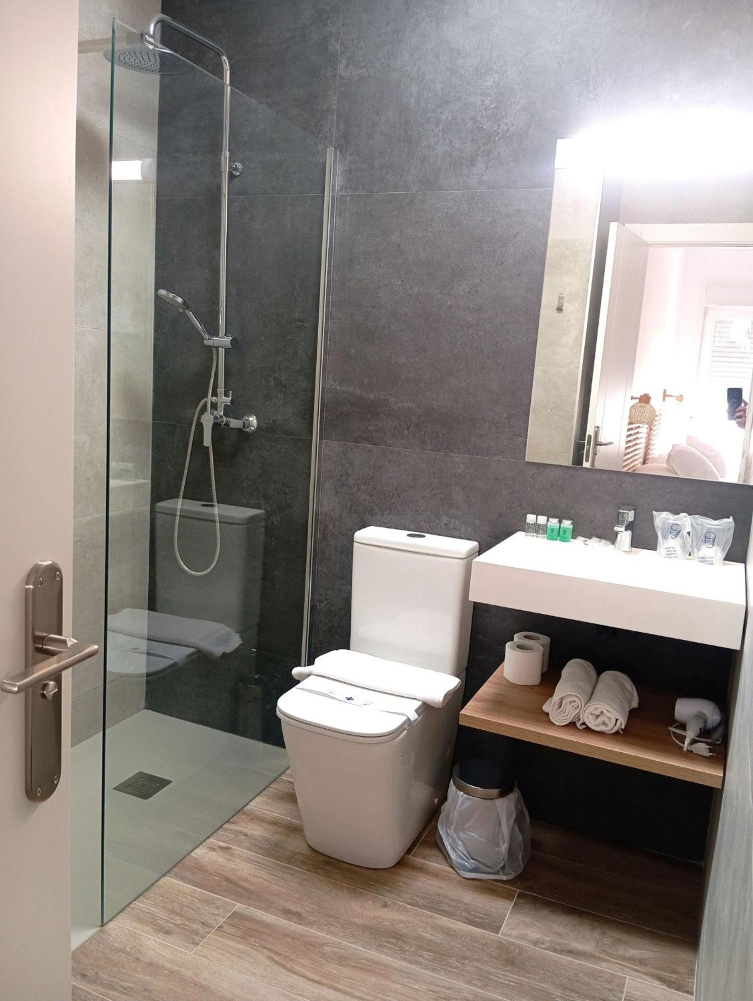 Hostal Casa Emilio Almeria Bagian luar foto