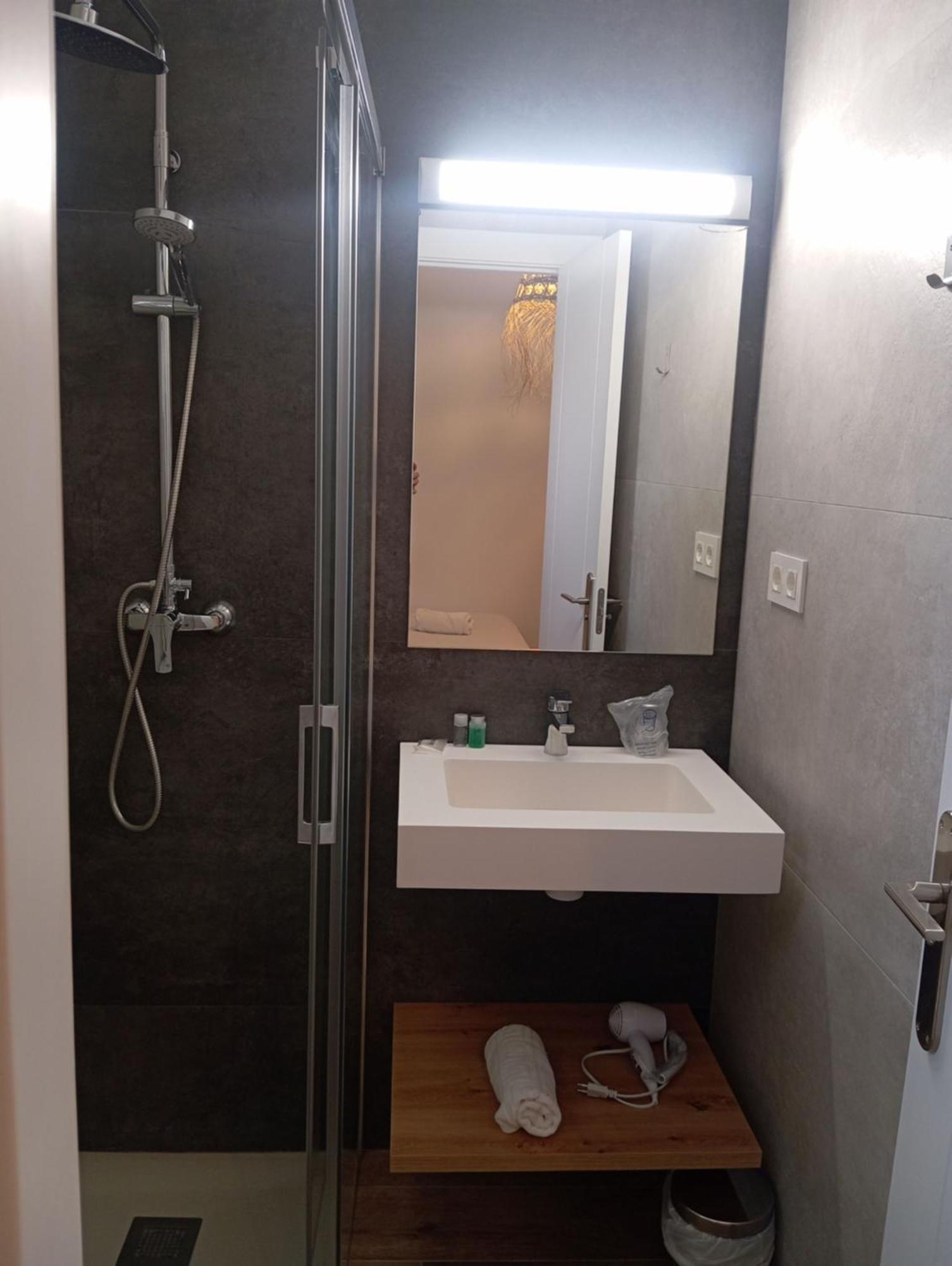 Hostal Casa Emilio Almeria Bagian luar foto